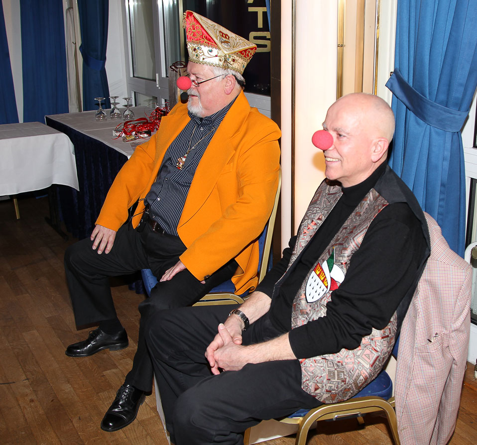 Dr. Jürgen Bennack, den Baas des Heimatvereins Alt Köln im großen Saal des Senatshotels bei einer karnevalistischen Veranstaltung des HVAK im Jahre 2013 und den Kölnbarden