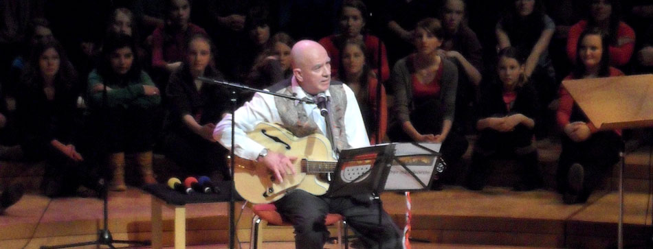 Der Kölnbarde auf einem Auftritt in der Philharmonie, Köln, 2013